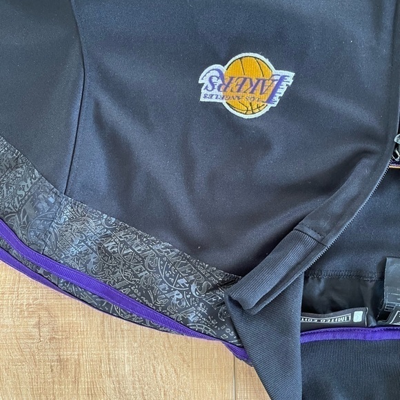 VINTAGE Adidas Limited Edition Carbon Fiber Los Angeles Lakers track jacket - Picture 6 of 9
